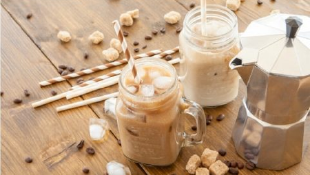 Membuat Es Kopi Susu Kekinian